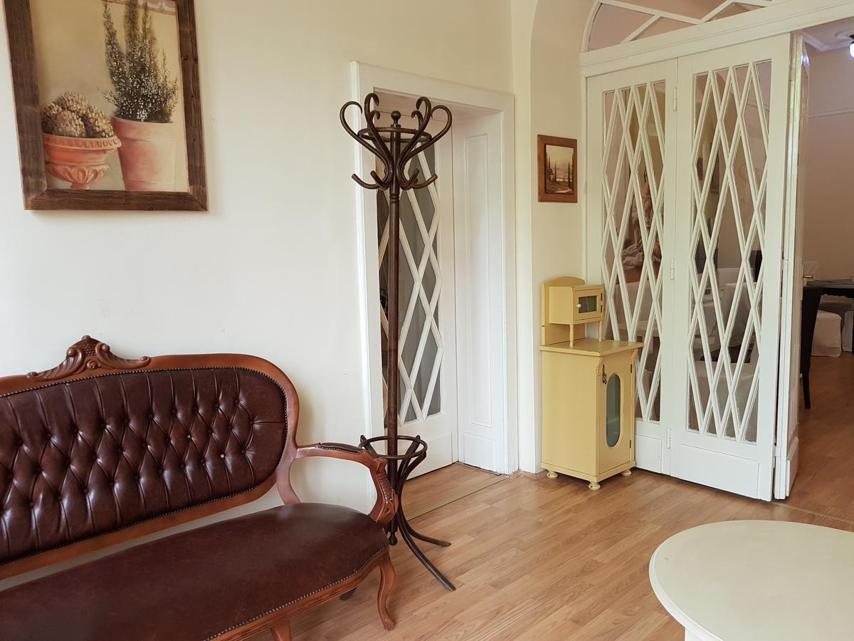 Tulipán Villa Panzió Szolnok Exterior foto