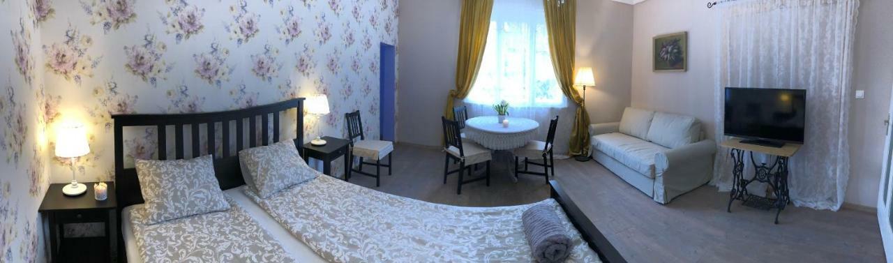 Tulipán Villa Panzió Szolnok Exterior foto